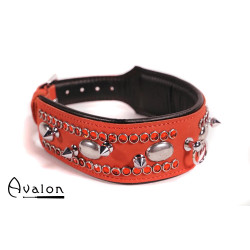 Avalon - QUEST - Collar med spisse nagler og strass - Rød og sort